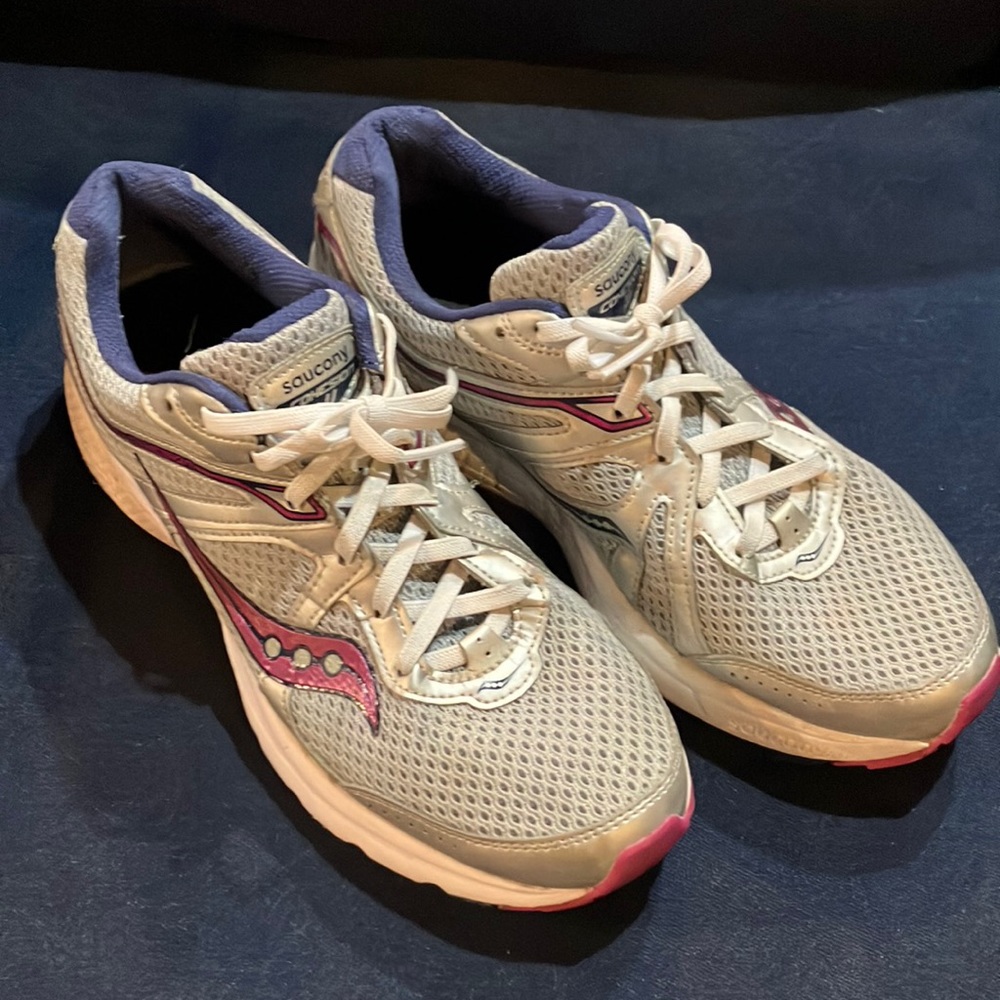 EUC Sz 11 women’s Saucony xt-600 Cohesion 11 silver